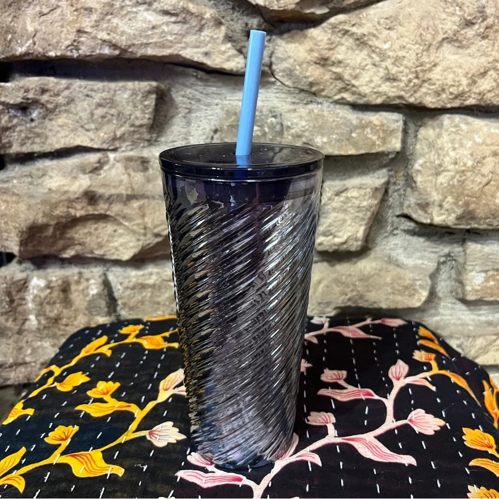 Starbucks 2023 Blue Twisted Glass Tumbler Grande 16oz 532 ML NWT